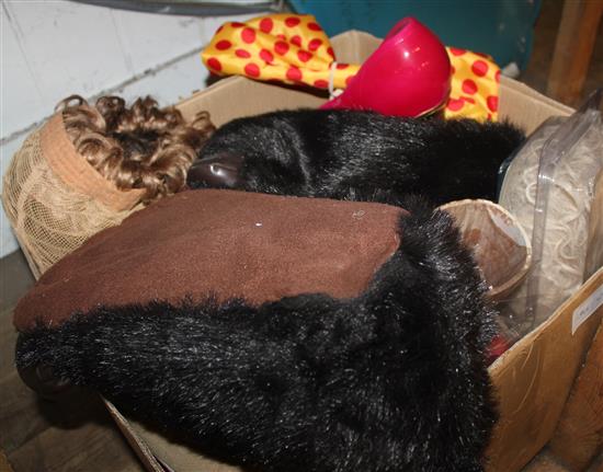 Toys, puppets etc(-)